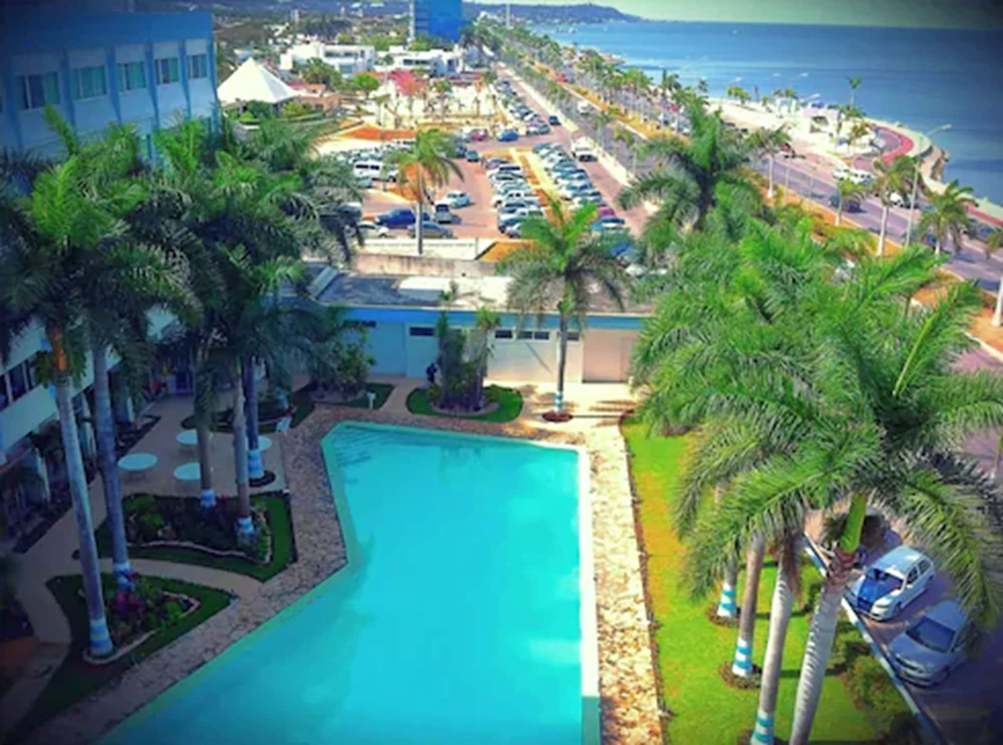 Hotel Baluartes Campeche Extérieur photo