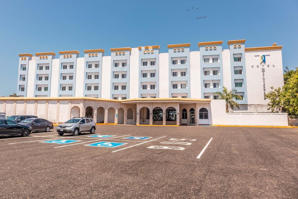Hotel Baluartes Campeche Extérieur photo