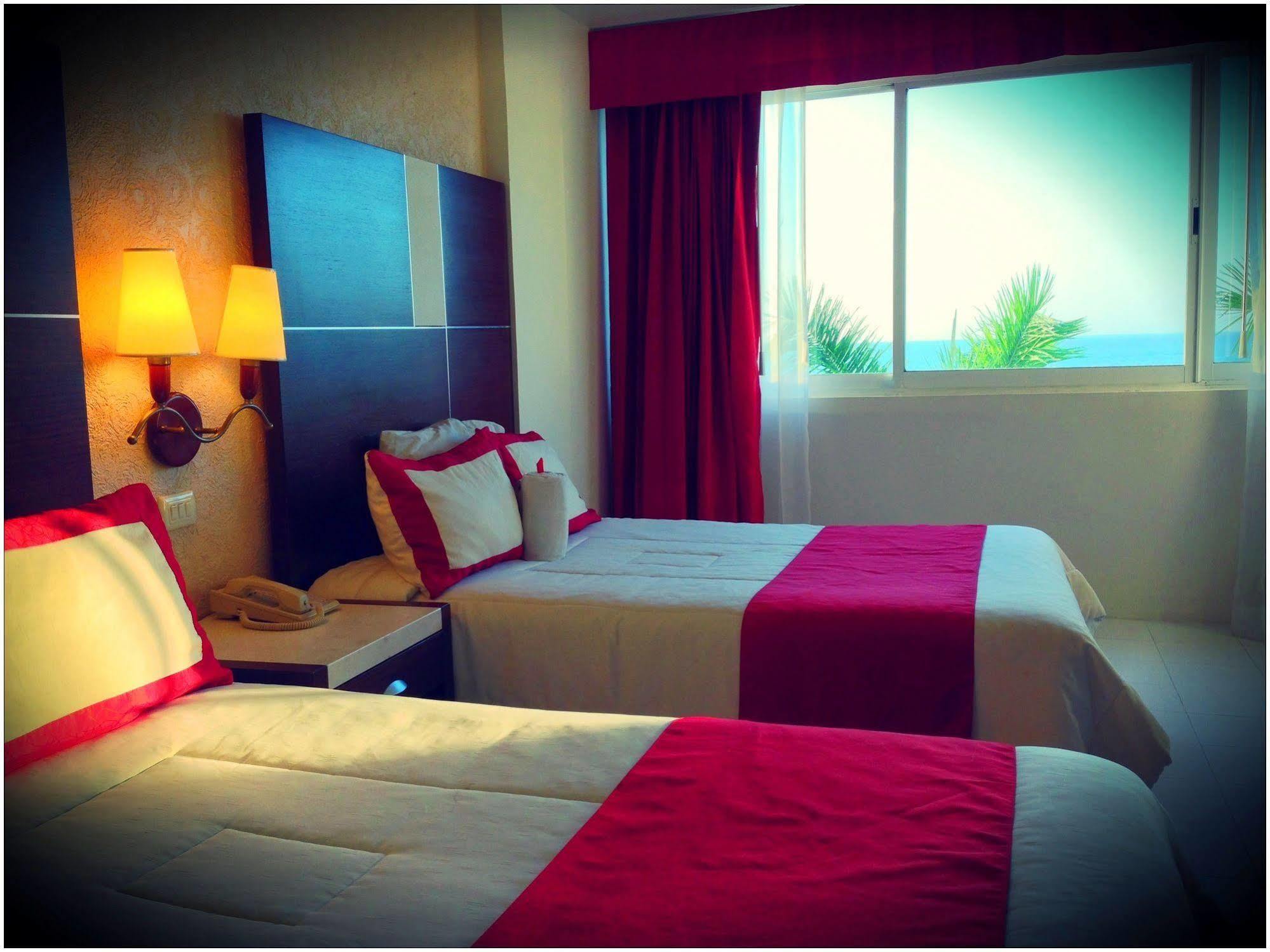 Hotel Baluartes Campeche Extérieur photo